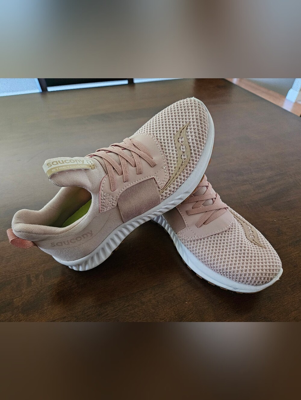 EUC Women's Saucony Stretch & Go Breeze Sneakers